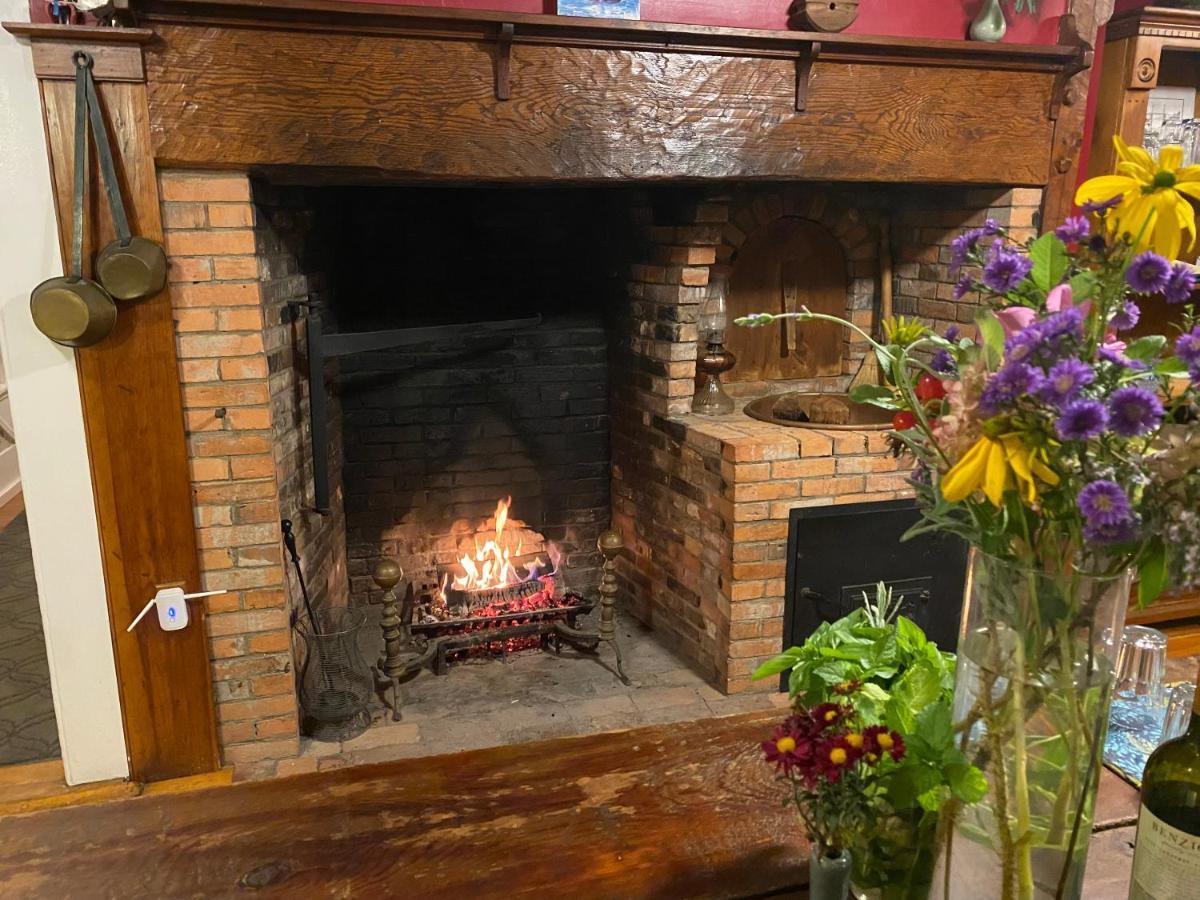 Black Boar Inn אוגונקוויט מראה חיצוני תמונה